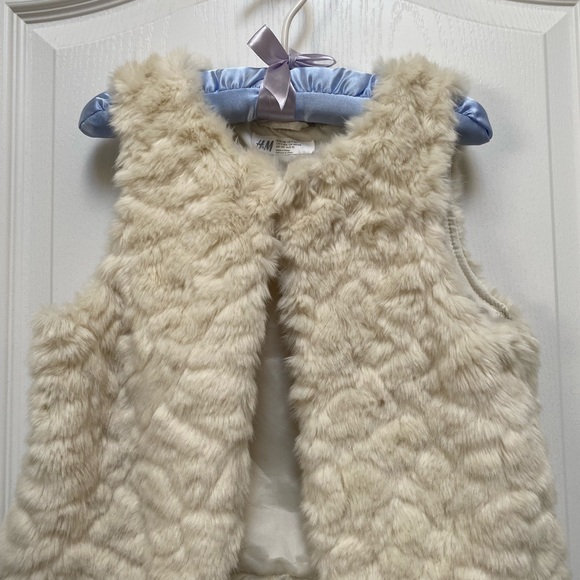 Faux- fur girls fuzzy vest - Picture 2 of 4
